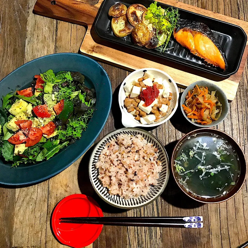 もりもりサラダ+焼き鮭+山芋納豆+きんぴら+三十穀米ごはん+しじみ汁定食♪|Nonさん