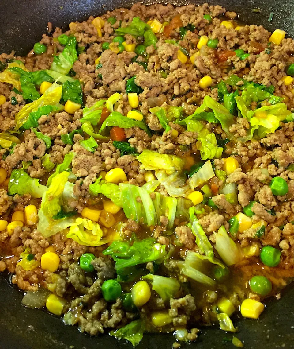 Ground Beef sautéed with green peas, corn and lettuce.|Alma's Home Kitchenさん