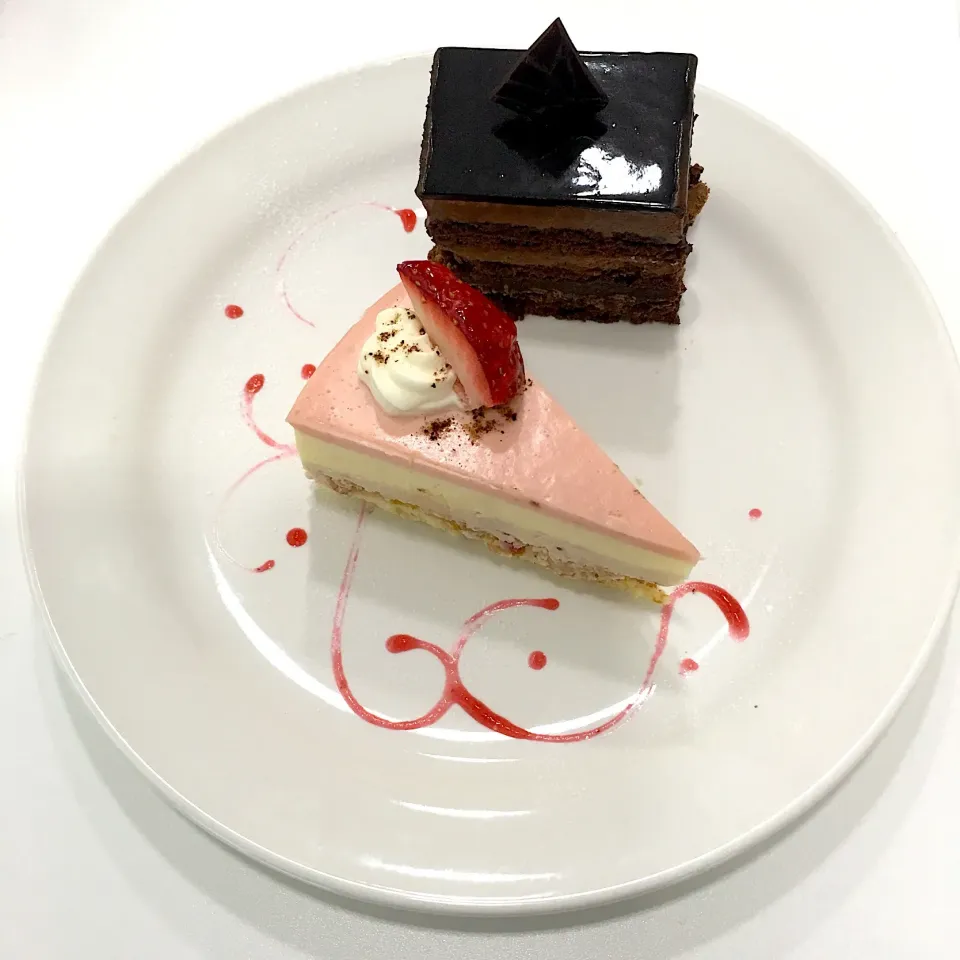 ㊗️5001投稿！！！！！
 #デザート #ケーキ  #ケーキセット  #エスプレッソ  #デート|Yoshinobu Nakagawaさん