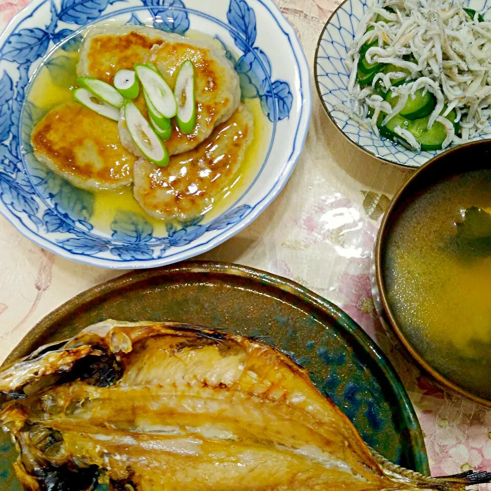 2018.3.8（木）
鯵の干物
蓮根餅の生姜餡かけ
きゅうりの酢の物
厚揚げとわかめの味噌汁|たえさん