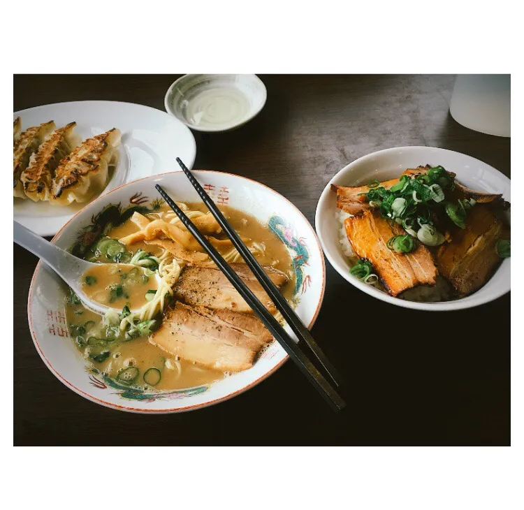 •ギョウザ• 醤油ラーメン •チャーシュー丼•|チェリーリンさん