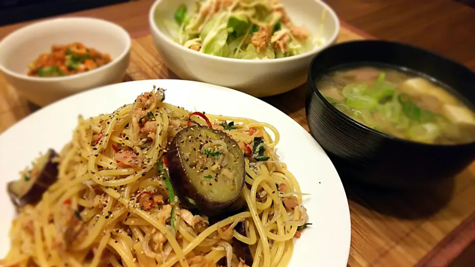 Snapdishの料理写真:茄子ﾂﾅしらす大葉のﾆﾝﾆｸ醤油ﾊﾟｽﾀ～🍝
他の晩ごはん✨|kaz(*･ω･)さん