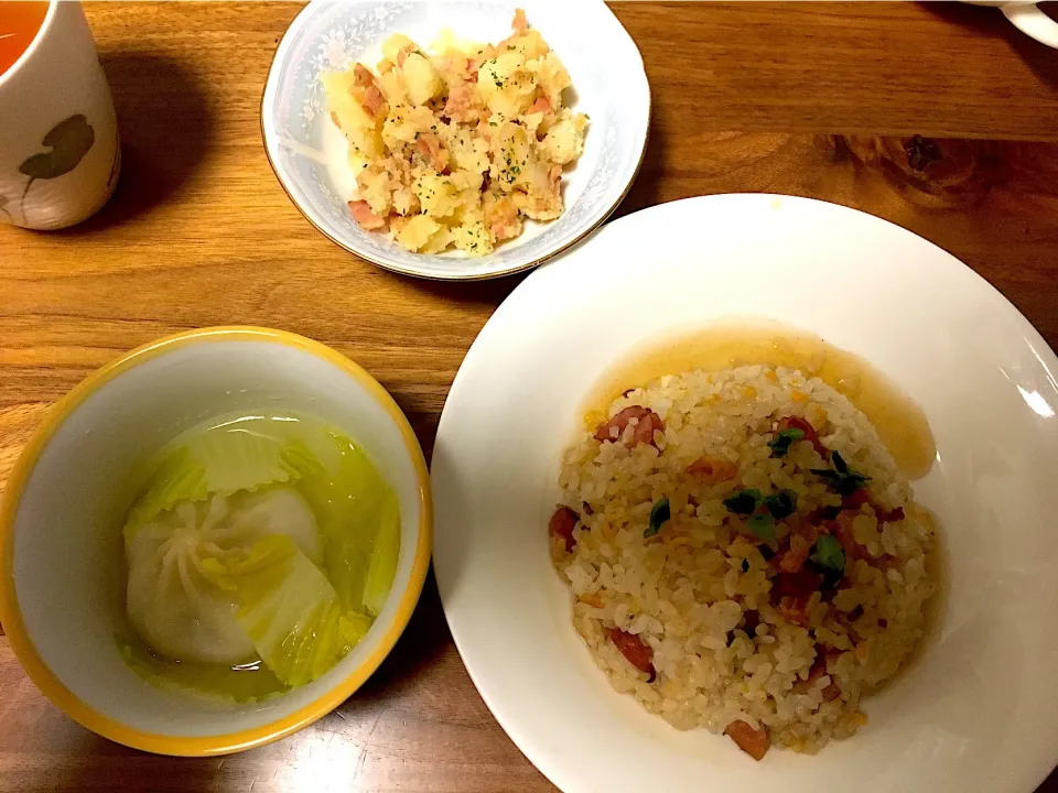 あんかけチャーハン ポテトベーコンサラダ 小籠包の中華スープ|ニーナさん