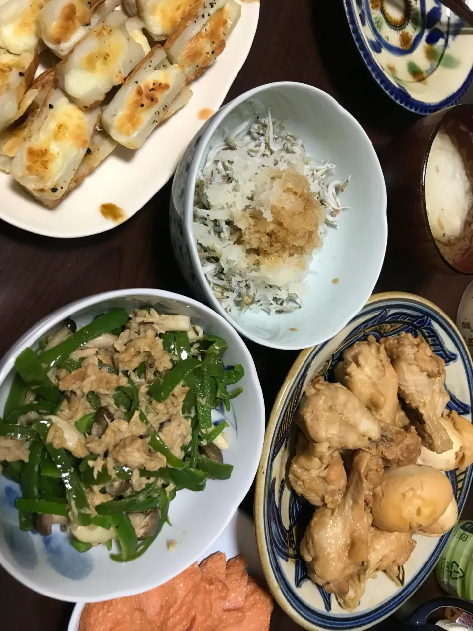 Snapdishの料理写真:3月8日晩ご飯。手羽元とたまご煮味噌味、ピーマンとシーチキン炒め、ちくわチーズボート、いただいた釜揚げしらすパート2|あやさん