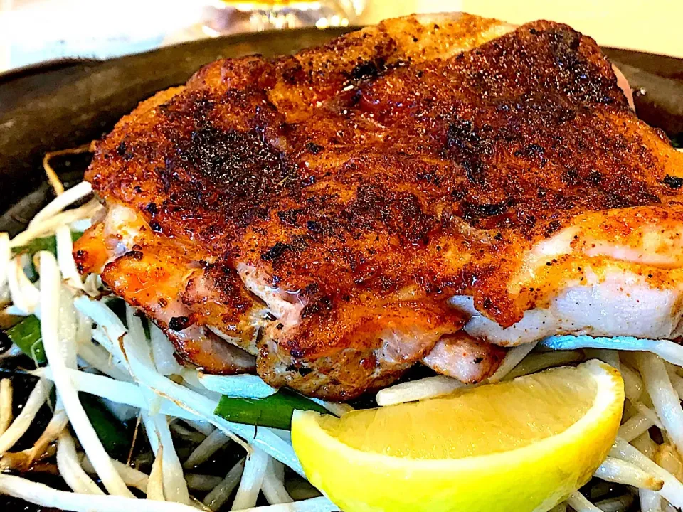 ピリ辛スパイス焼きチケンステーキ - Spicy chicken steak 😋❤️✨|Liezlさん