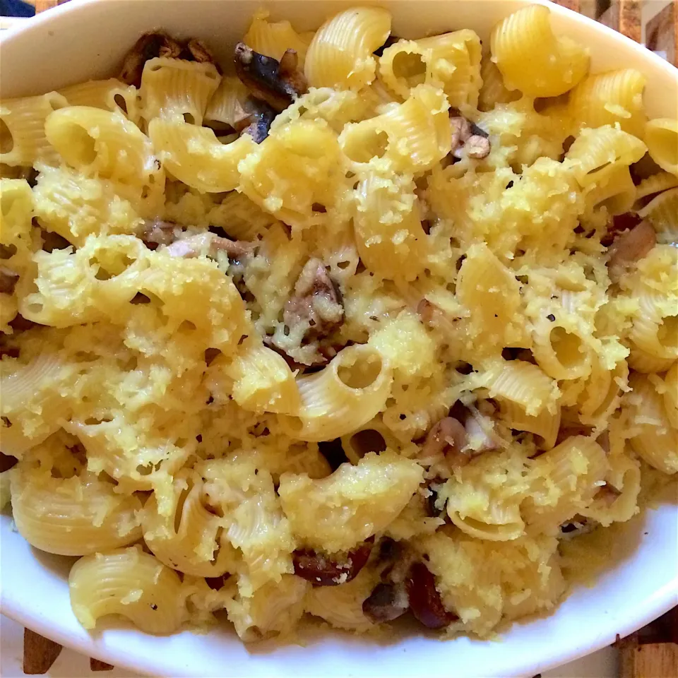 Pasta, mushroom, and vegan chipolata gratin 🍽|MissYumYumさん