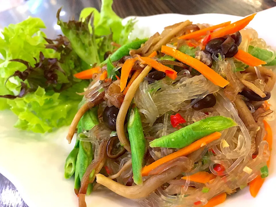 Spicy vermicelli salad|Issara. 🍴さん