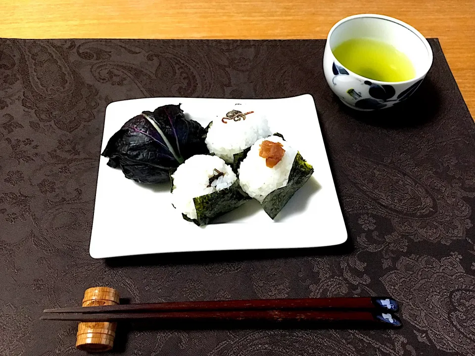 Snapdishの料理写真:プチ朝ごはん🍙|csigapogiさん