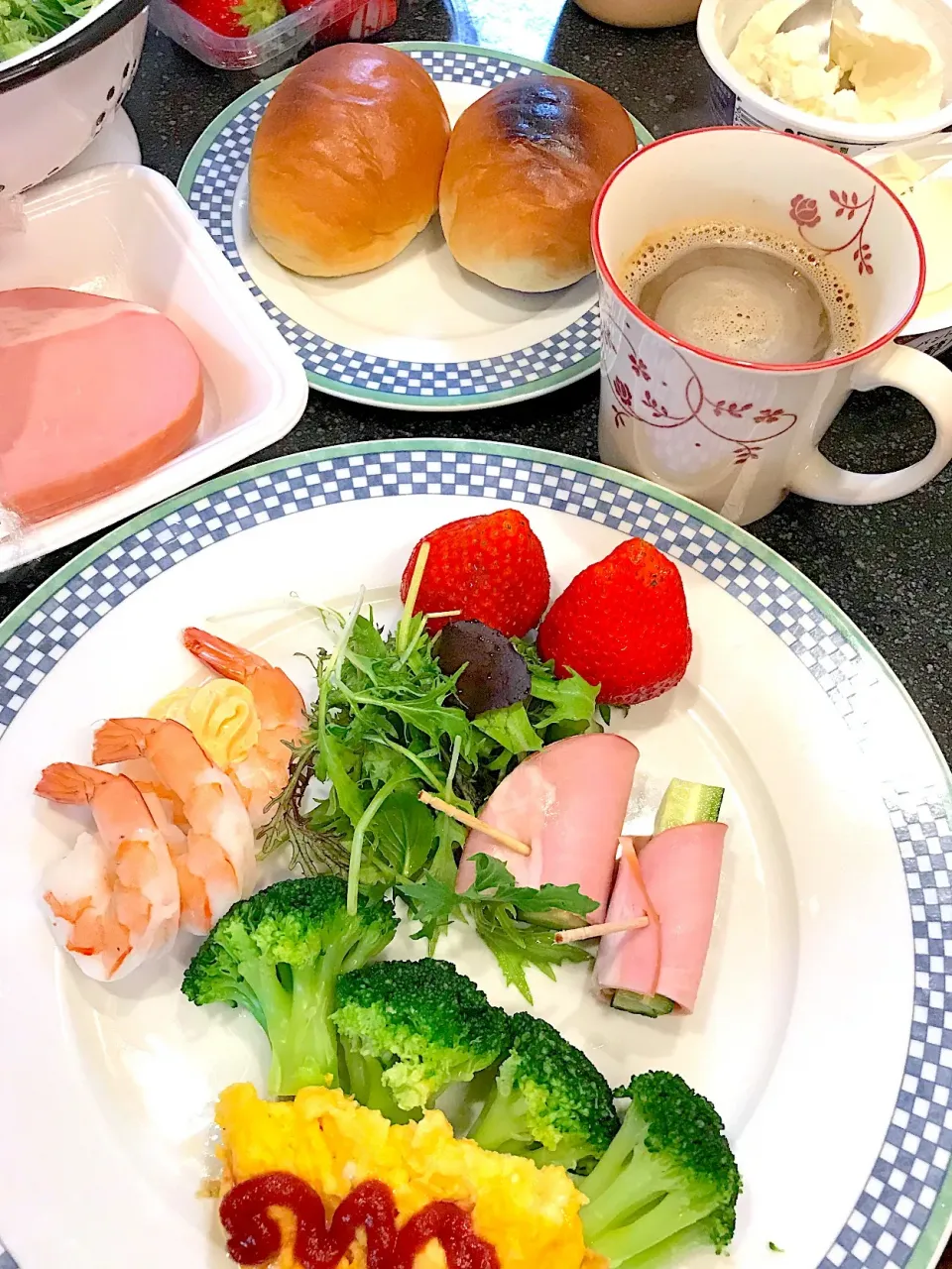 Snapdishの料理写真:野菜たっぷりで🥦朝ごパン🥐|シュトママさん