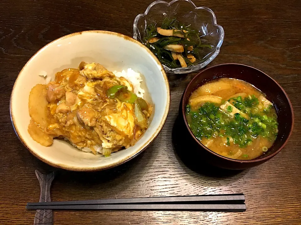 親子丼
クーブイリチー
お揚げの味噌汁|カドラさん