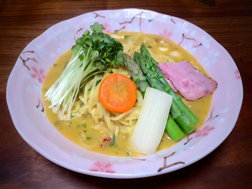 Snapdishの料理写真:お芋が溶けた鶏スープで春試作の小盛ラーメン🍜🌸|ぱぴこ家さん