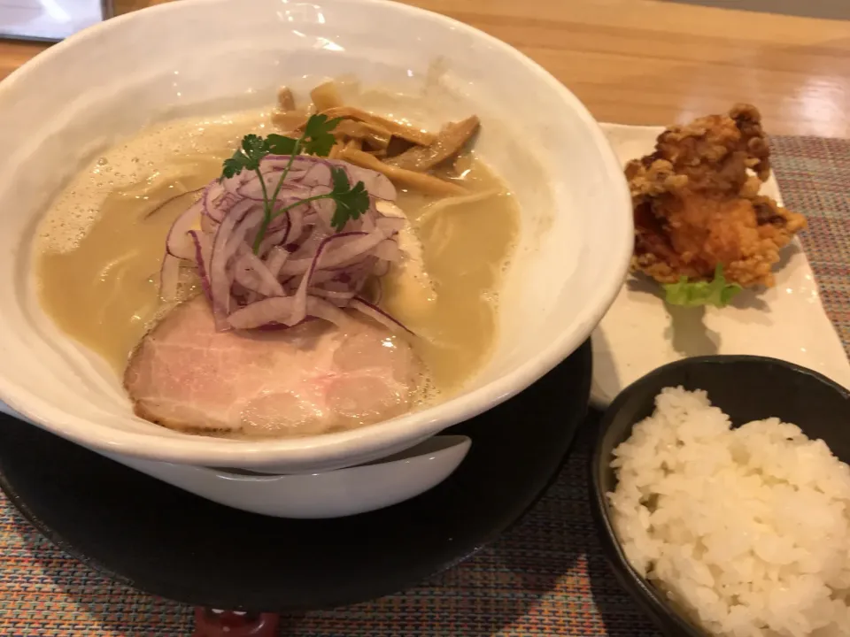 Snapdishの料理写真:うっ鶏そば🐔・からあげ1個セット|まさとさん