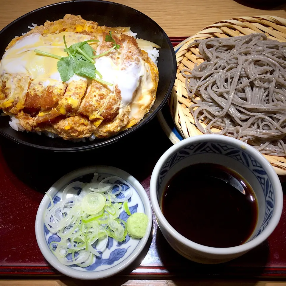 ごま蕎麦とカツ丼
北前そばの高田屋 烏山 960|Noriyuki Saitoさん