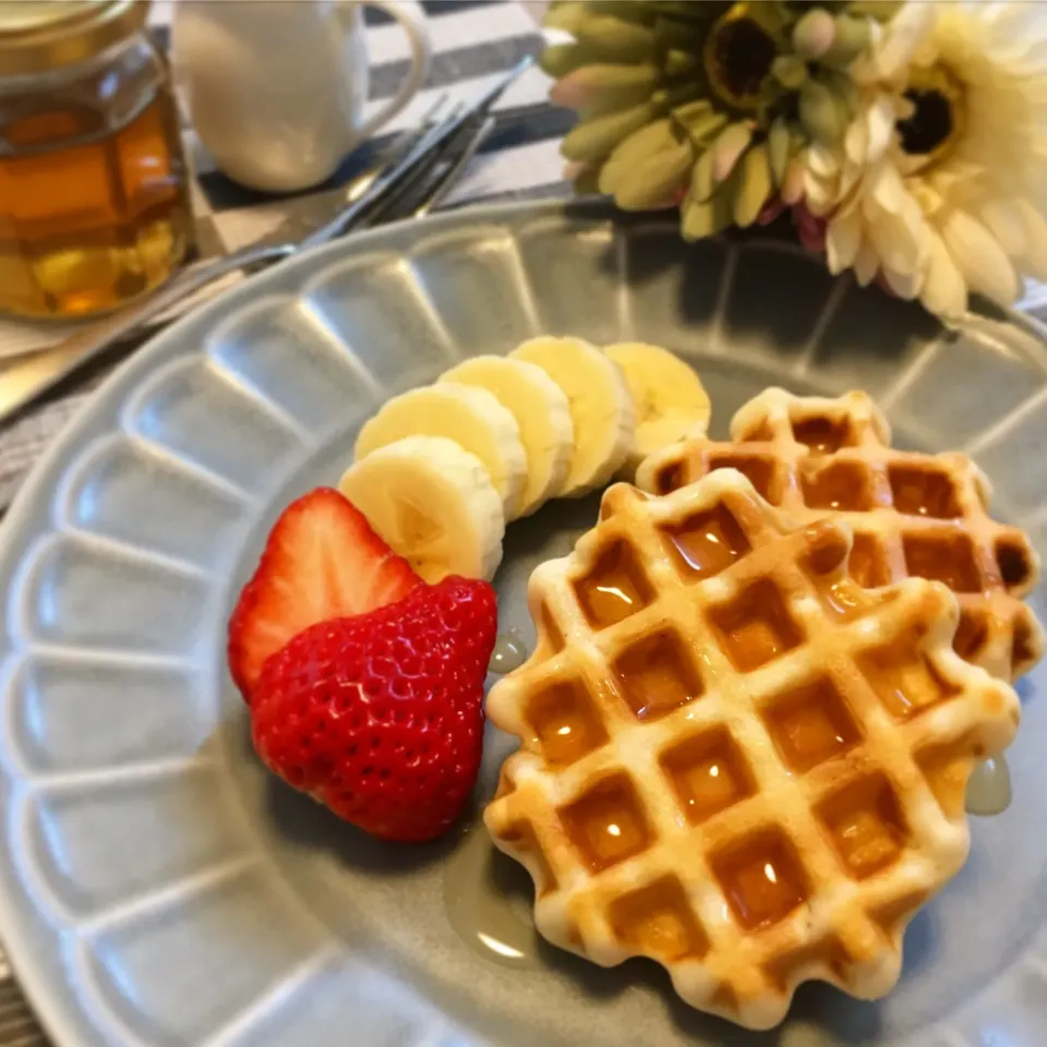 焼きたて♪♪米粉入りワッフルのフルーツ添え〜おみや！メープルシロップがけ〜|料理研究一家「古川家」さん