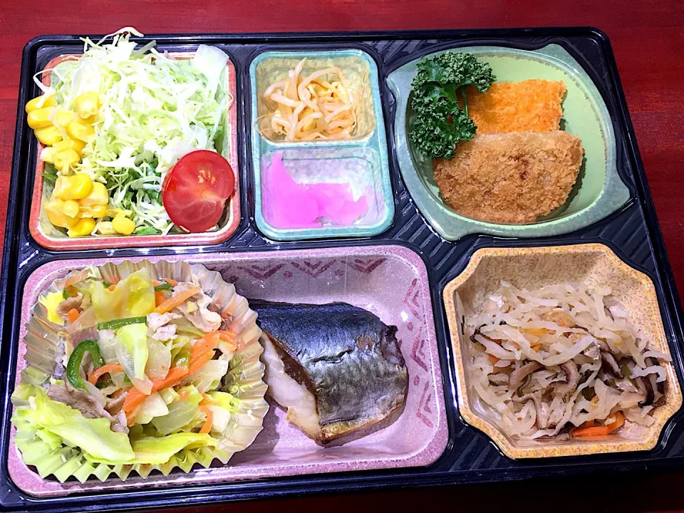 Snapdishの料理写真:お任せメニュー 日替わり弁当 豊川市豊橋市一部エリア宅配|Naokazu Kuritaさん