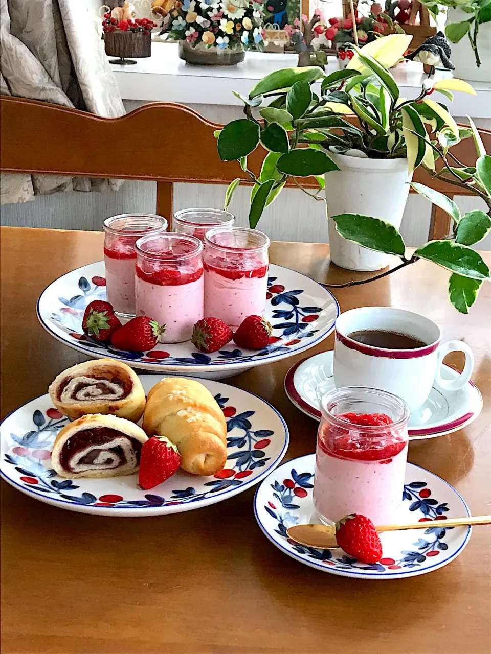 chiaraさんの料理 塩あんバターパン🥐で朝ごパン

🍓のババロアと|Miki (^_−)−☆さん