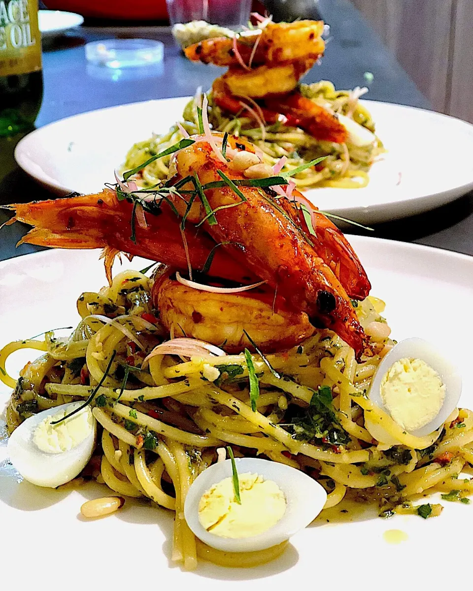 Pasta tossed in laksa pesto, lemongrass infused prawns|12Dragonさん