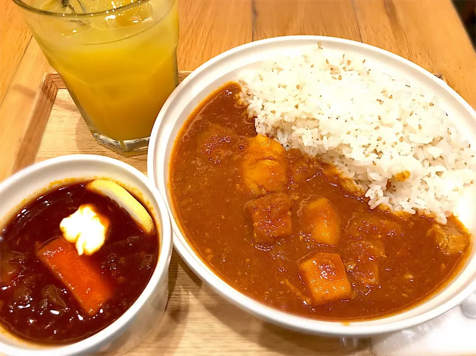 カレーライスとスープセット(豚バラ煮込みのマンゴーカレーと東京ボルシチ)|チカさん