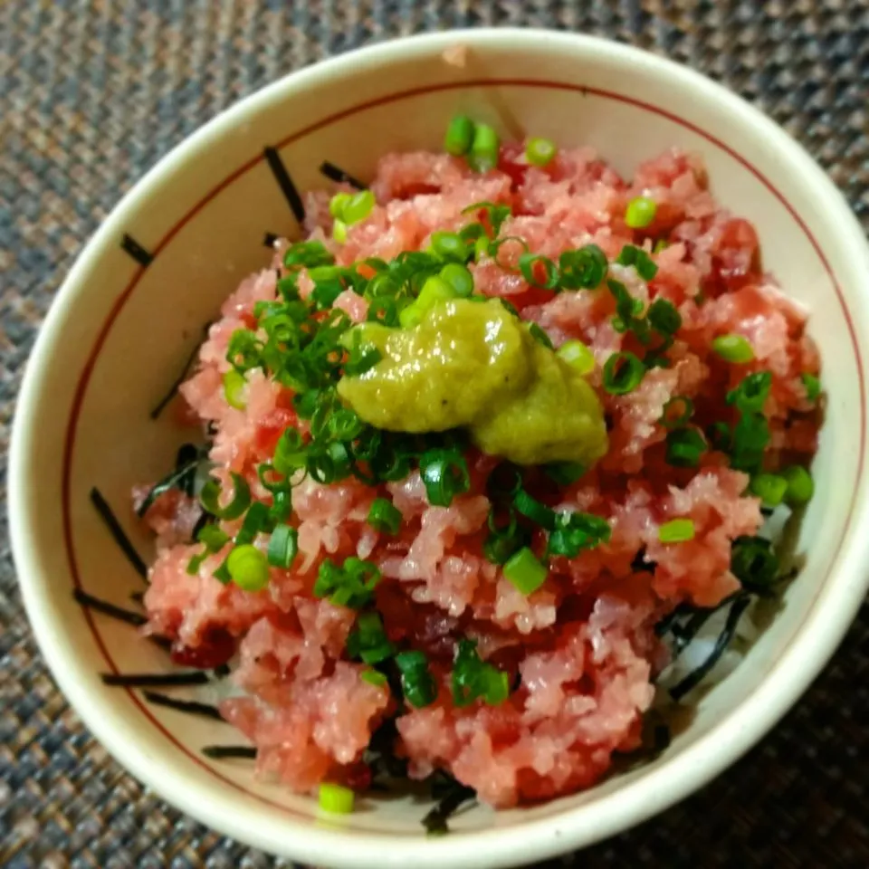 Snapdishの料理写真:ネギトロ丼ʕ•ٹ•ʔ
 #ネギトロ丼 #海鮮丼 #たまごかけご飯醤油|kossyossさん