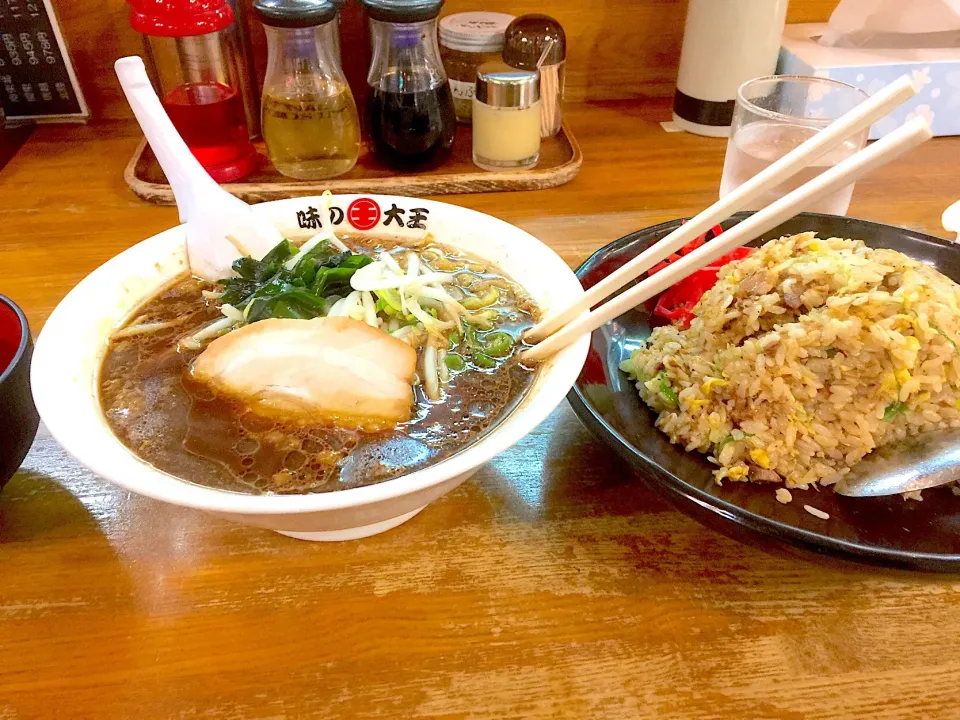 Snapdishの料理写真:焼豚炒飯と半ラーメン醤油|BOOさん