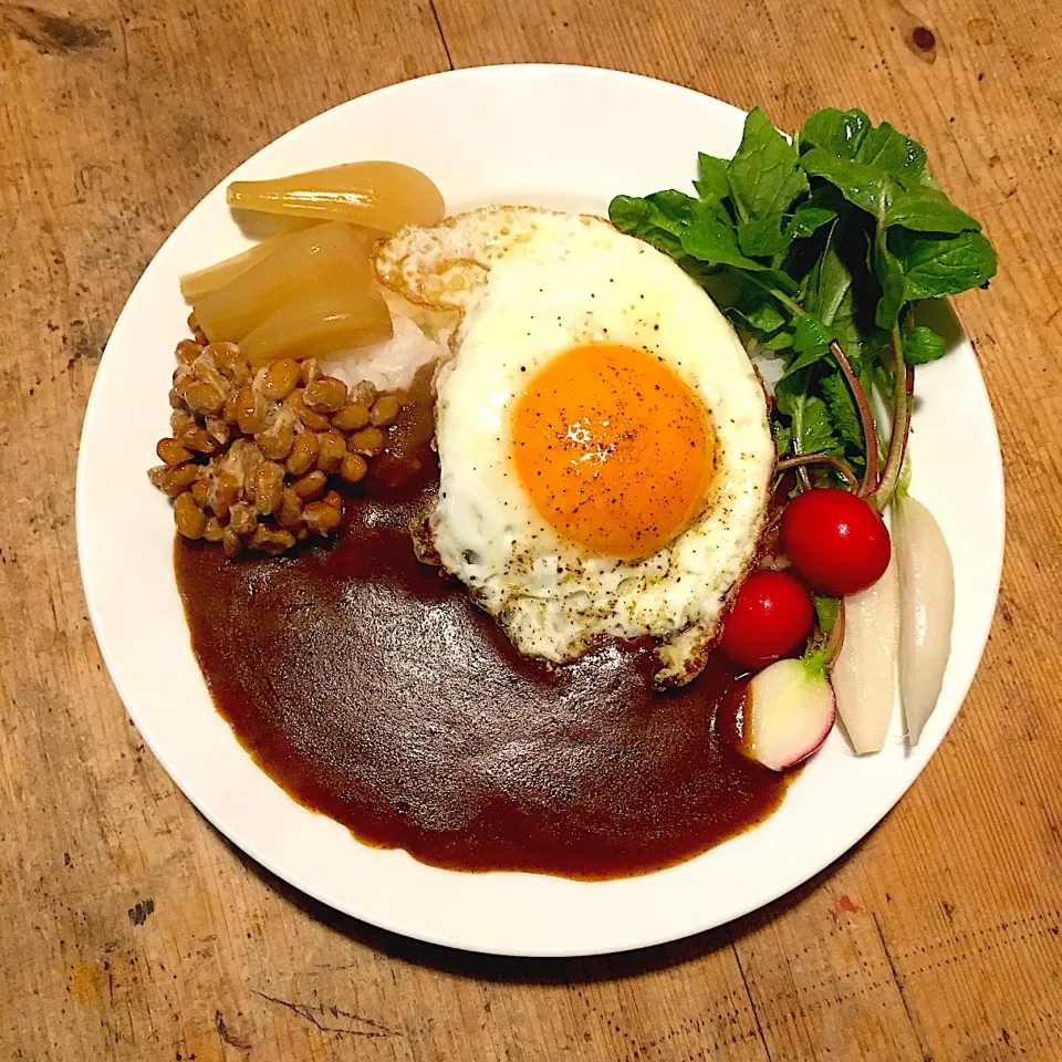 Snapdishの料理写真:土曜日の晩ごはん‼︎ 10 March
 #晩ごはん  #カレー  #カレーライス  #lee  #納豆カレー  #目玉焼きのせ  #ひとりごはん|Yoshinobu Nakagawaさん