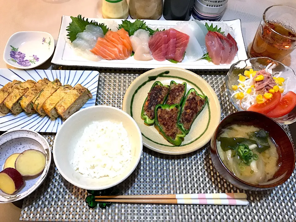 Snapdishの料理写真:ピーマン肉詰め
刺身盛り合わせ|お豆さん