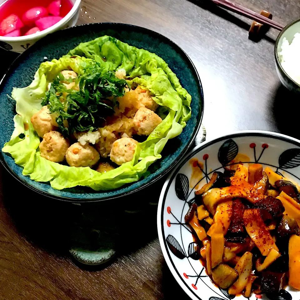 夕ご飯〜鶏団子のレンチン蒸し、ナスとキノコのコチュマヨ炒め❣️|perfuさん