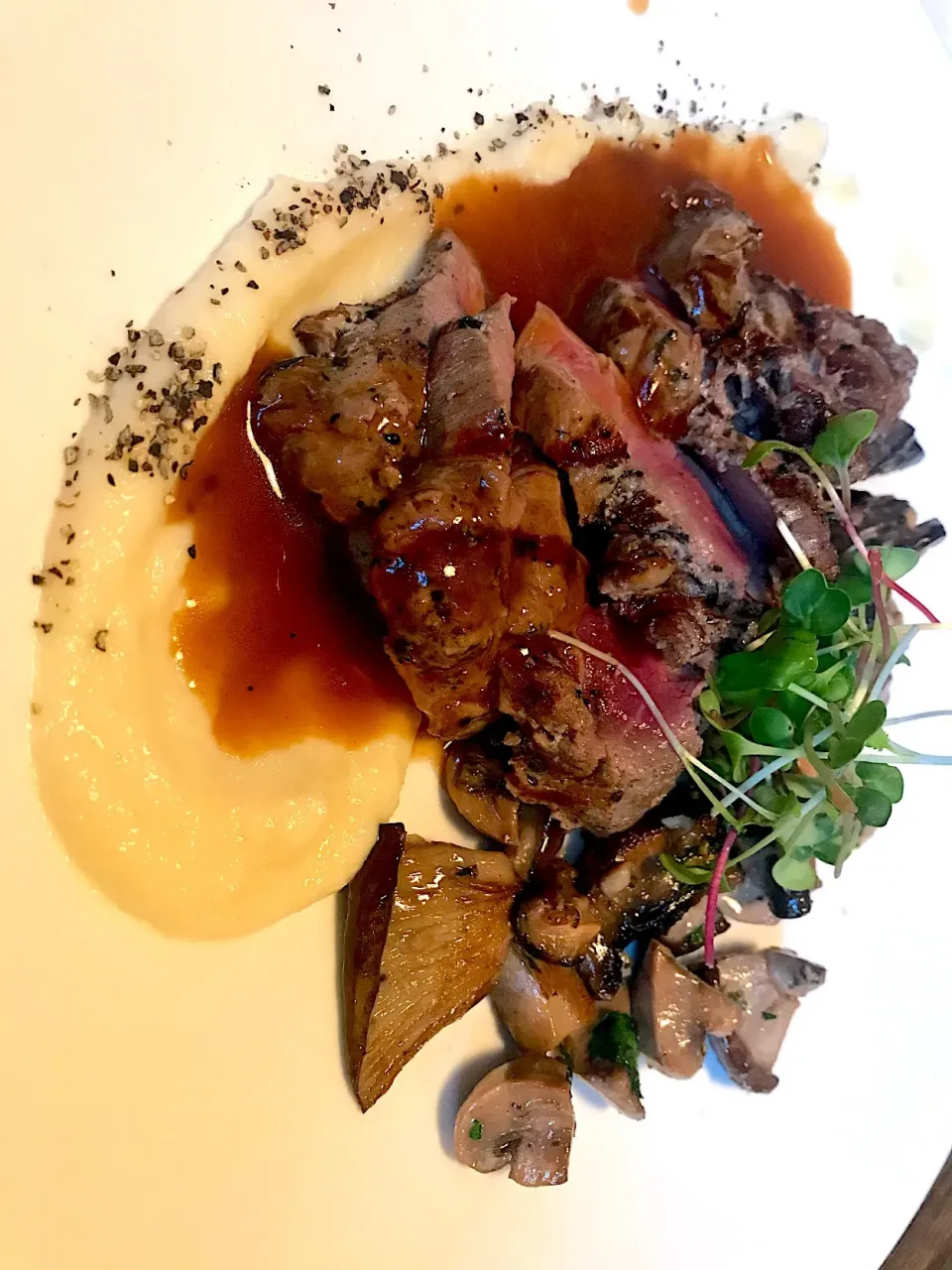 Snapdishの料理写真:Seared lamb loin|Sky Blueさん