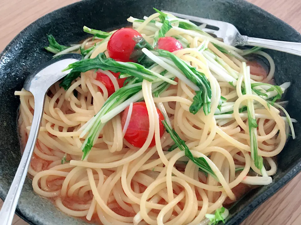 昨日のアヒージョのオイルでトマトと水菜のパスタ！|あやのさん