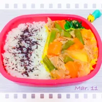 Snapdishの料理写真:肉じゃが弁当🥔🥕|さやさん