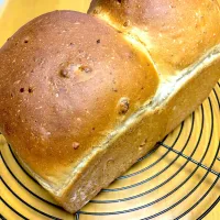 スペルト小麦と胡桃入りミルク食パン🍞|ブー吉さん