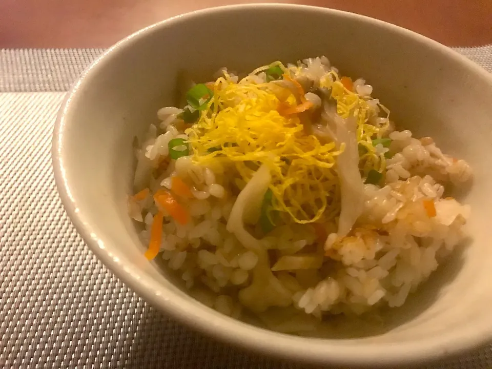 Steamed rice w/Maitake mushroom&vegetables🍄🌿もち麦舞茸の炊き込みご飯|🌈Ami🍻さん