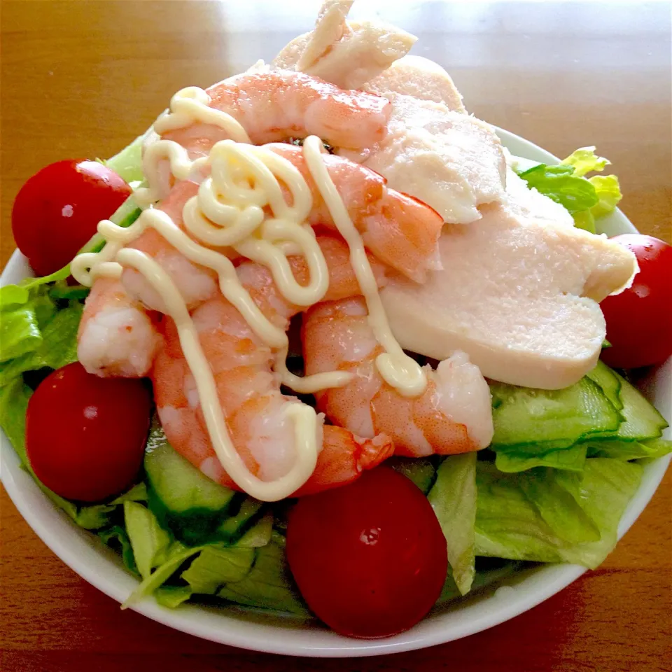 海老と蒸し鶏のサラダ🍀スペシャル✨トッピングで幸せだょ〜🤗💕|まいりさん