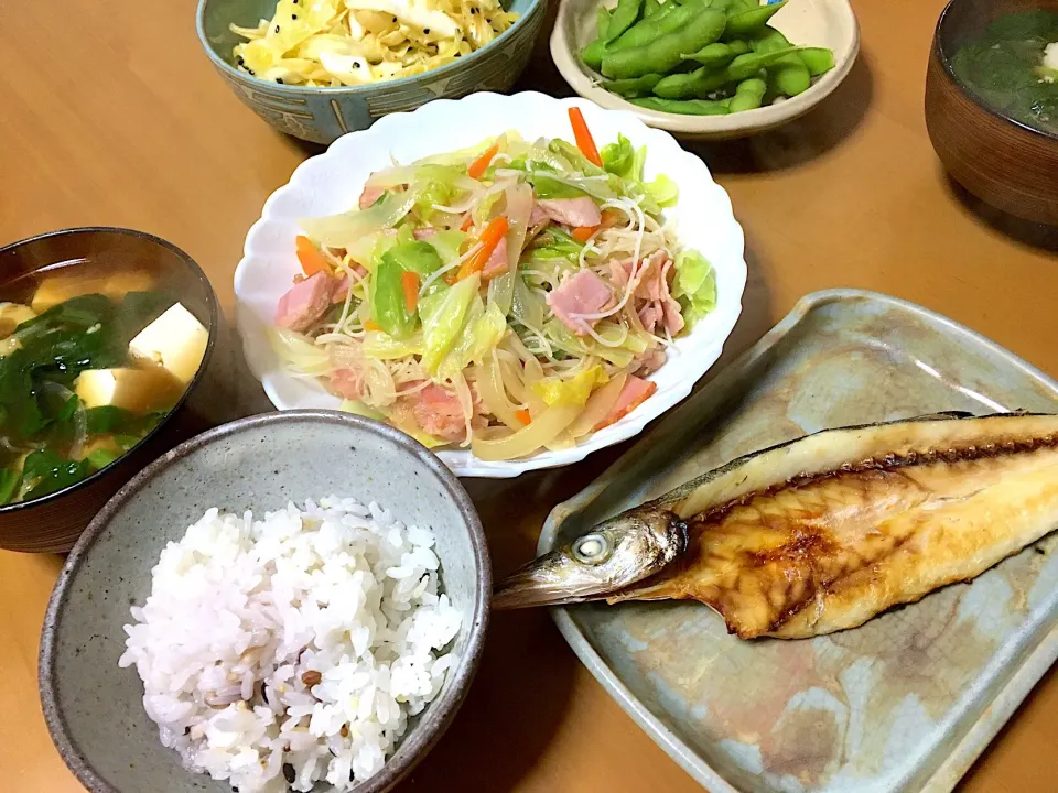 晩御飯❤️
カマスの一夜干し
焼きビーフン
キャベツのコールスローサラダ
ワカメとお豆腐のお味噌汁
枝豆
雑穀米🍚ご飯|さくたえさん