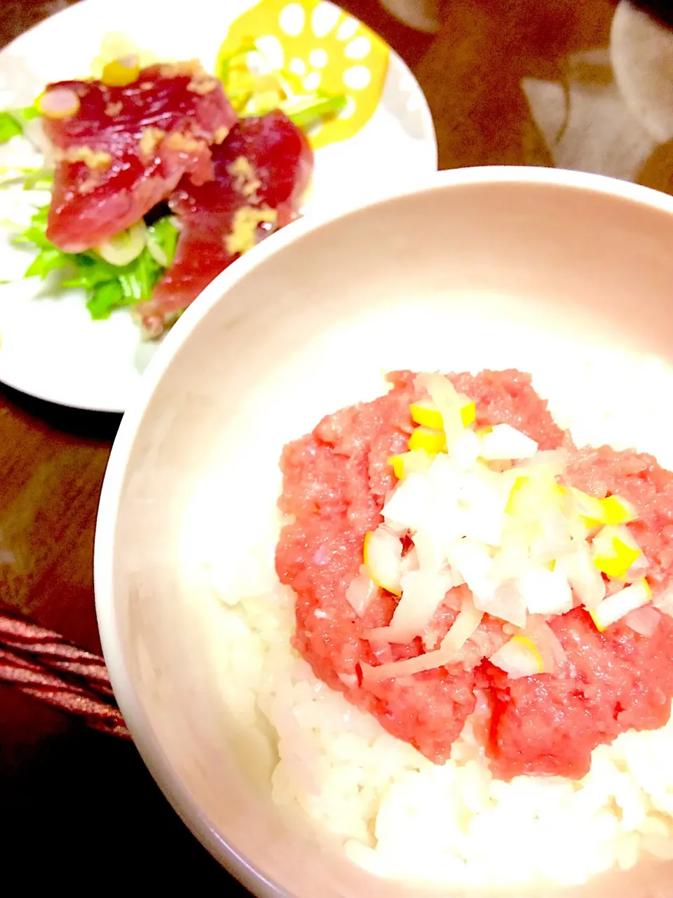 Snapdishの料理写真:ネギトロ丼＆カツオのサラダ刺身|翡翠さん