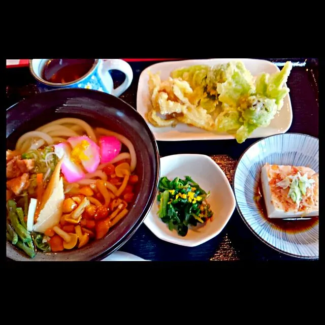 本日の賄い(3/11  春の薫り✨ふきのとう、舞茸の天ぷらとちょこっとうどん❤)|かぴかぴさん