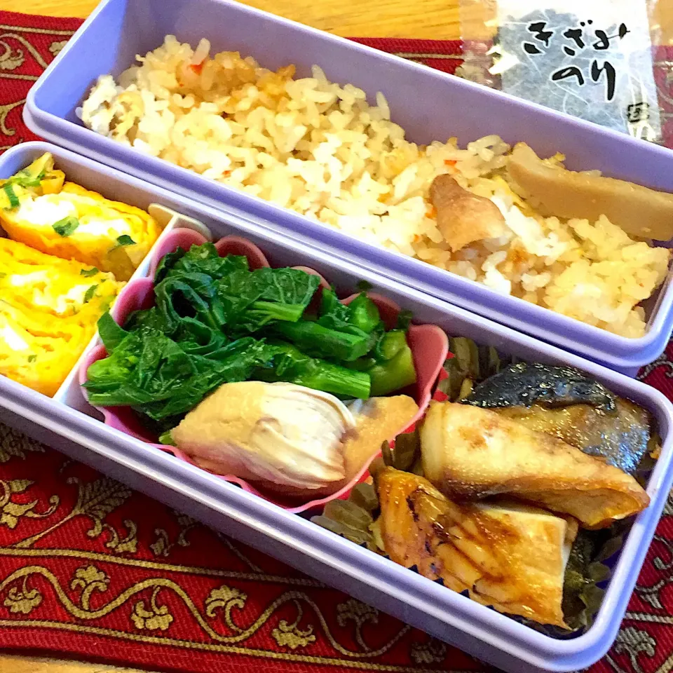 塩鯖と、鶏ささみと菜の花のおひたしと、フグご飯弁当|もえさん