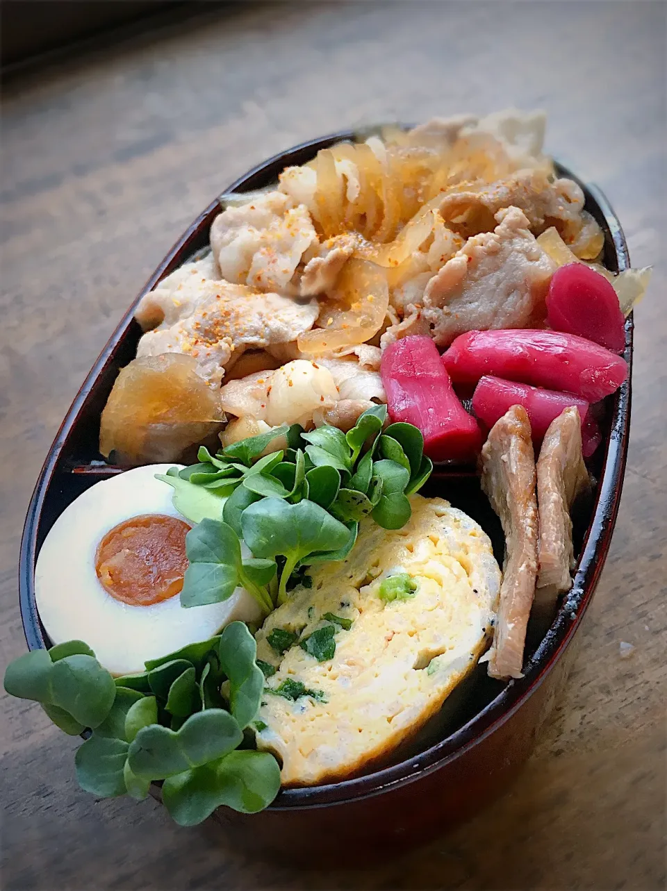 今日のお弁当
・豚丼
・シラス ネギ入出汁巻
・味玉|akiさん