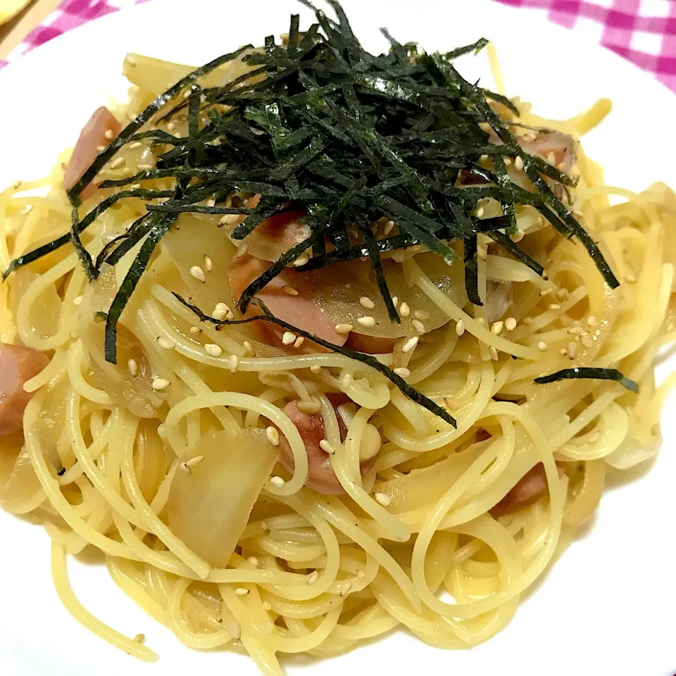 玉ねぎとキノコの醤油バターパスタ🍝|ペンクックさん