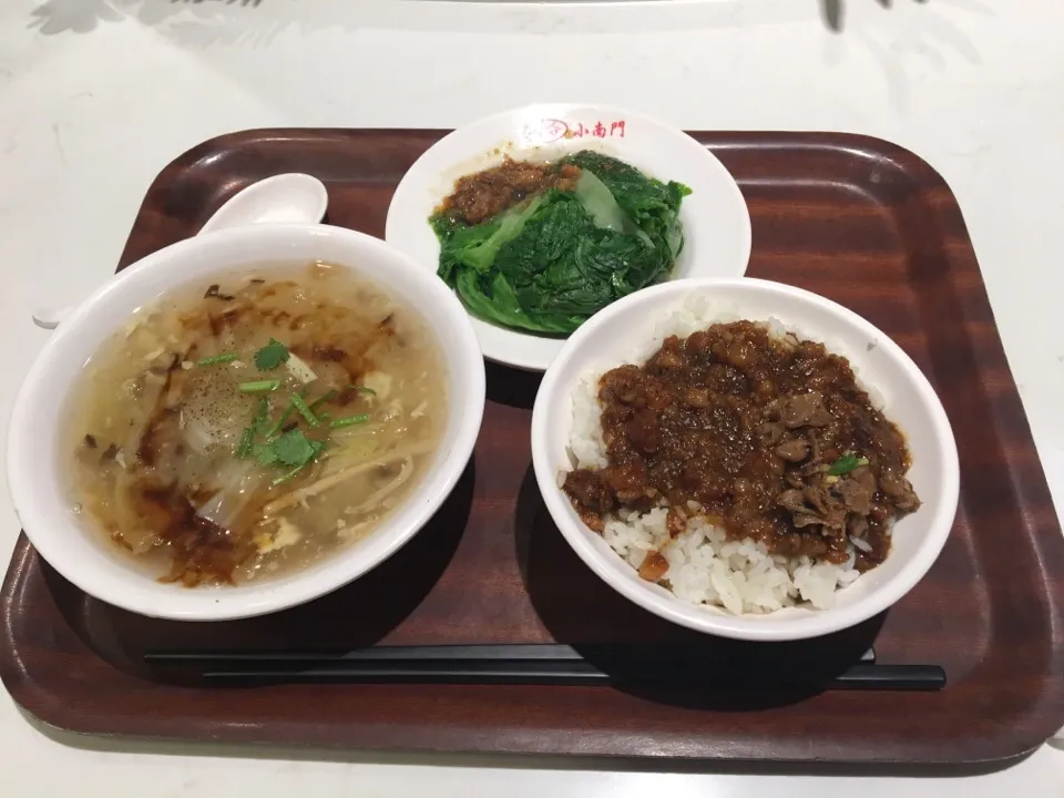 魯肉飯+香菇肉羹+燙青菜 120元|PegaOさん