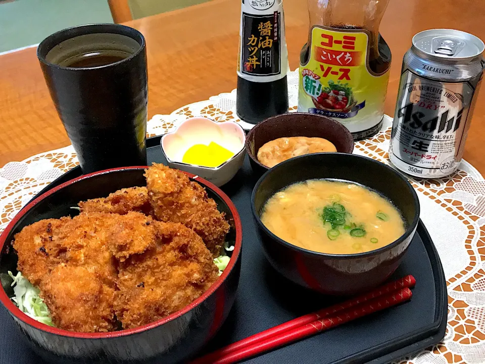 ソースか醤油カツ丼❤️

#夕飯 #ソースカツ丼 #醤油カツ丼#カツ丼|makoさん