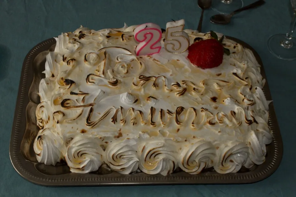 Entremet à la Fraises Meringué Meringue Strawberries Sponge Cake.|PHILIPPEさん