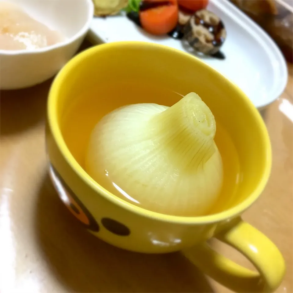 サラダ玉ねぎ丸ごとスープ|かわちさん