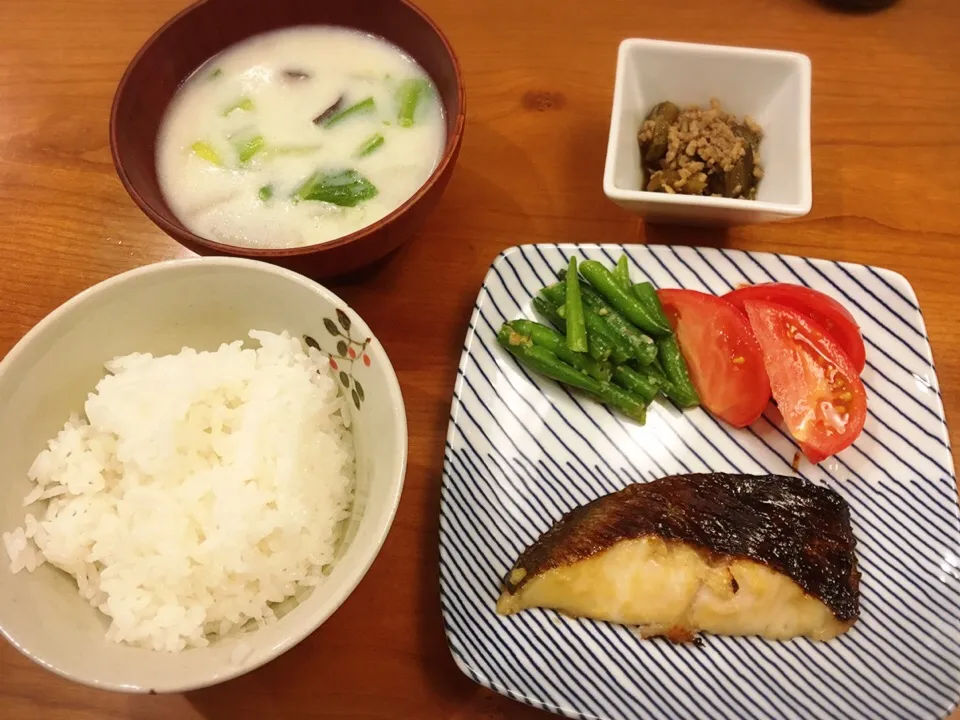 Snapdishの料理写真:3/12 夕飯♪ 目鯛西京焼  インゲン甘味噌和え トマト  茄子そぼろ煮 キャベツと大根の豆乳スープ|ikukoさん