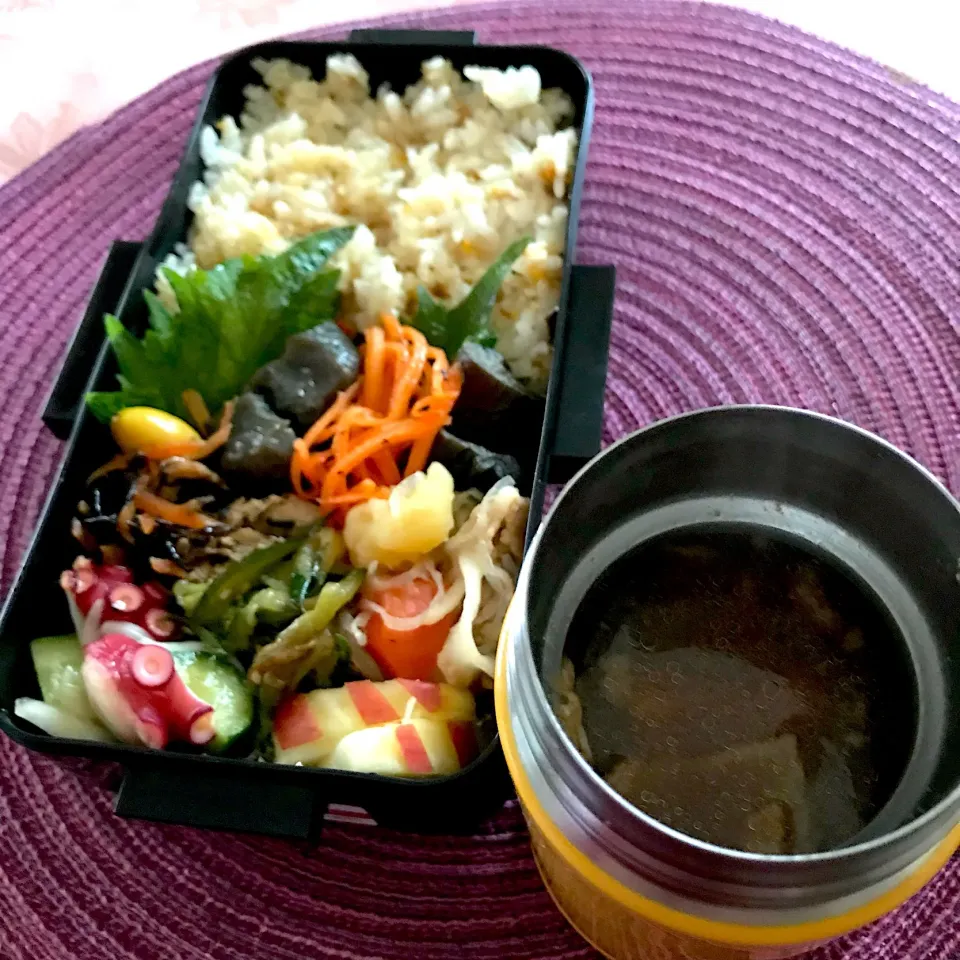 今日のお弁当🍱
今日は春の陽気になりそう🌸

新しいお弁当箱になりました♪
いろんなおかずで
今日も気をつけていってらっしゃい👋😊|mokoさん