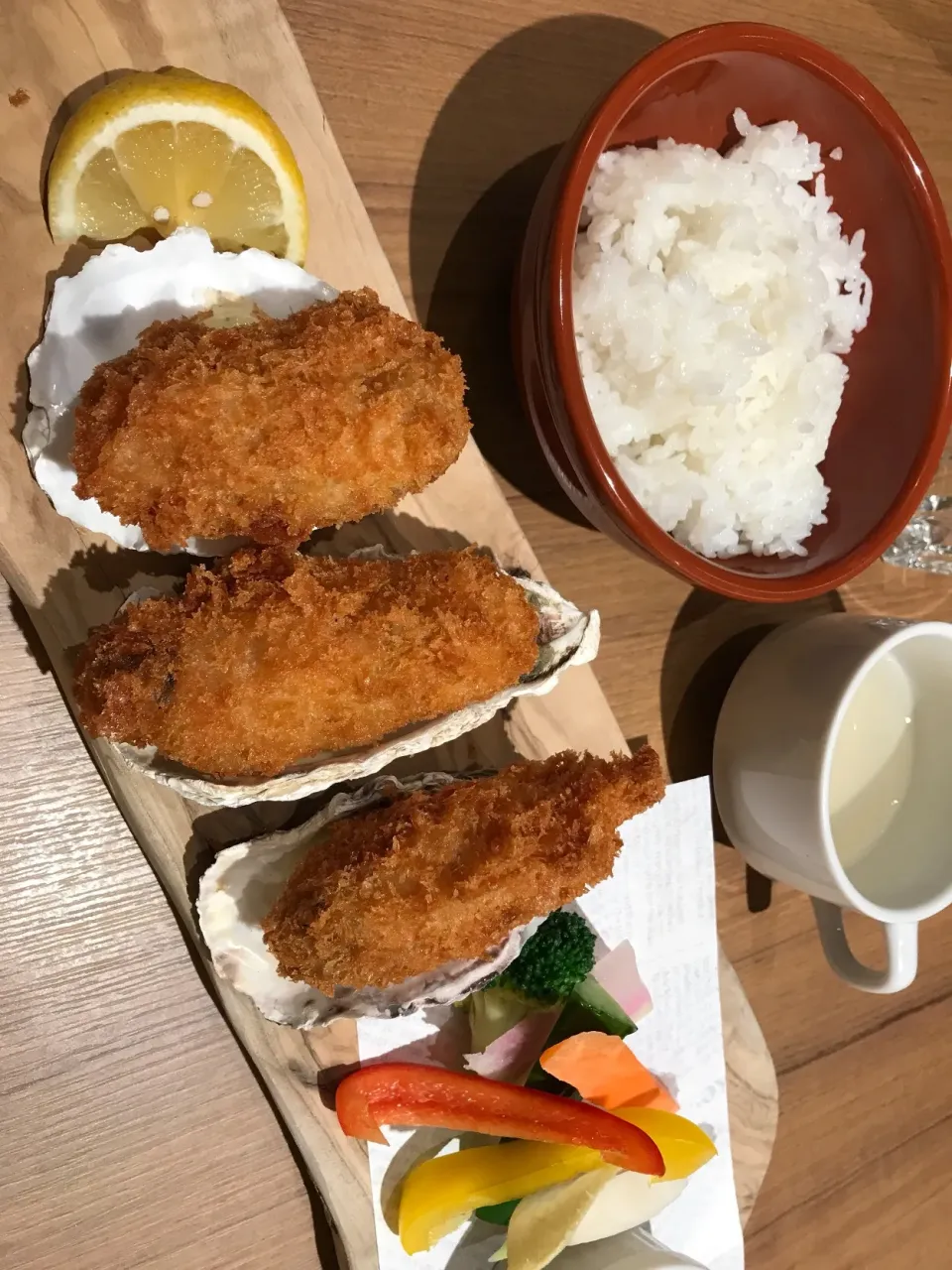 広島産　大粒カキランチ　3ピース！研修前、かなり贅沢ランチ、イライラしないように、亜鉛の摂取？！笑|お家でbar!さん