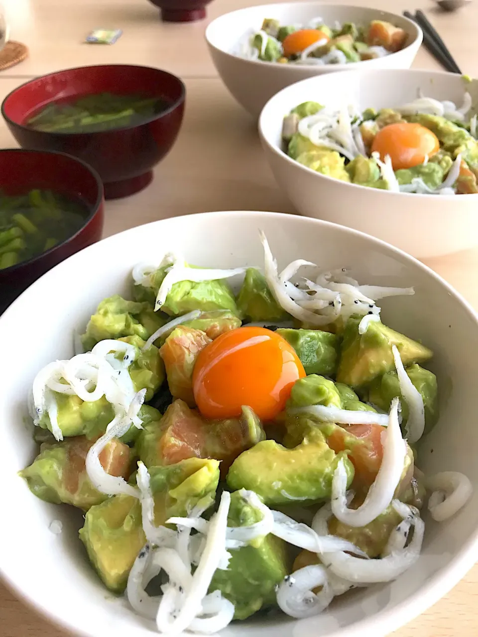 アボカドサーモン釜揚げ白魚丼|SnapdishJPさん