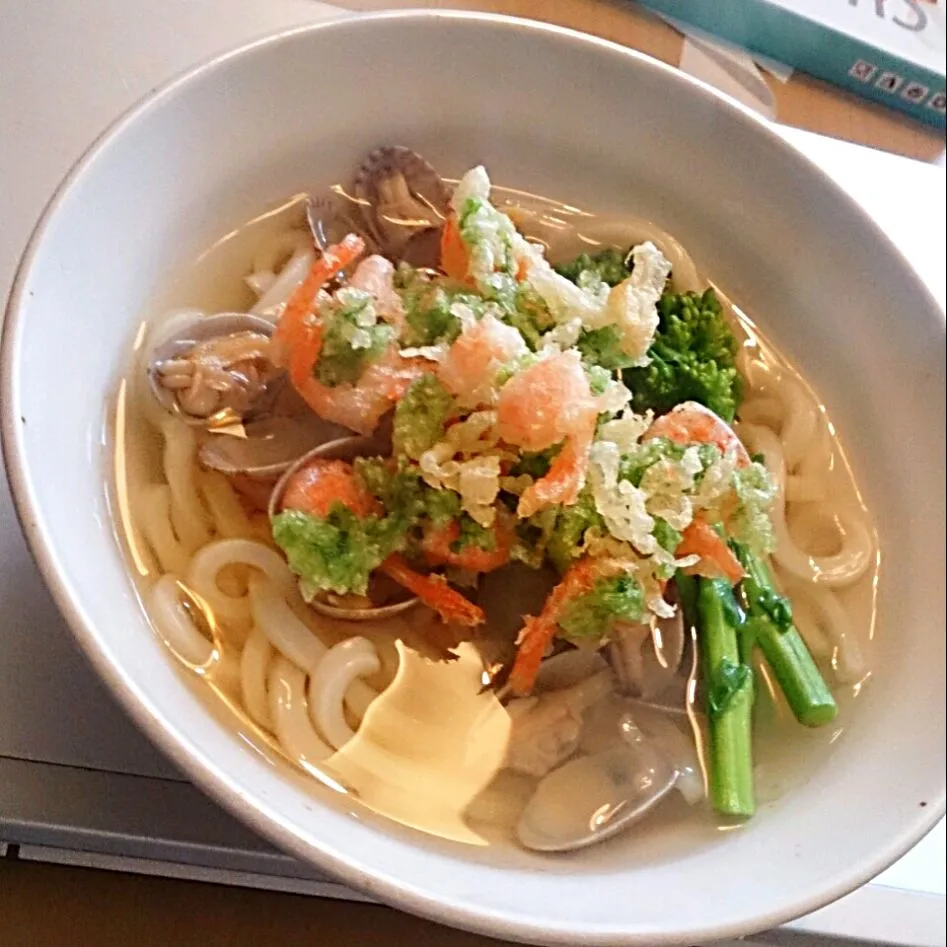 Snapdishの料理写真:春味＊生青さと生桜海老のかき揚げのっけ浅蜊と菜の花のうどん♪|mi_neneco♪さん