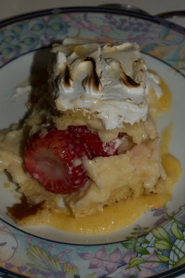 Entremet à la Fraises Meringué Meringue Strawberries Sponge Cake.|PHILIPPEさん