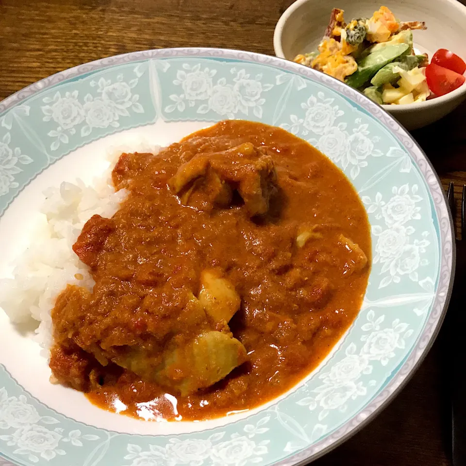 #バターチキンカレー 
 #カリカリベーコンとアスパラのタマゴサラダ|まきさん